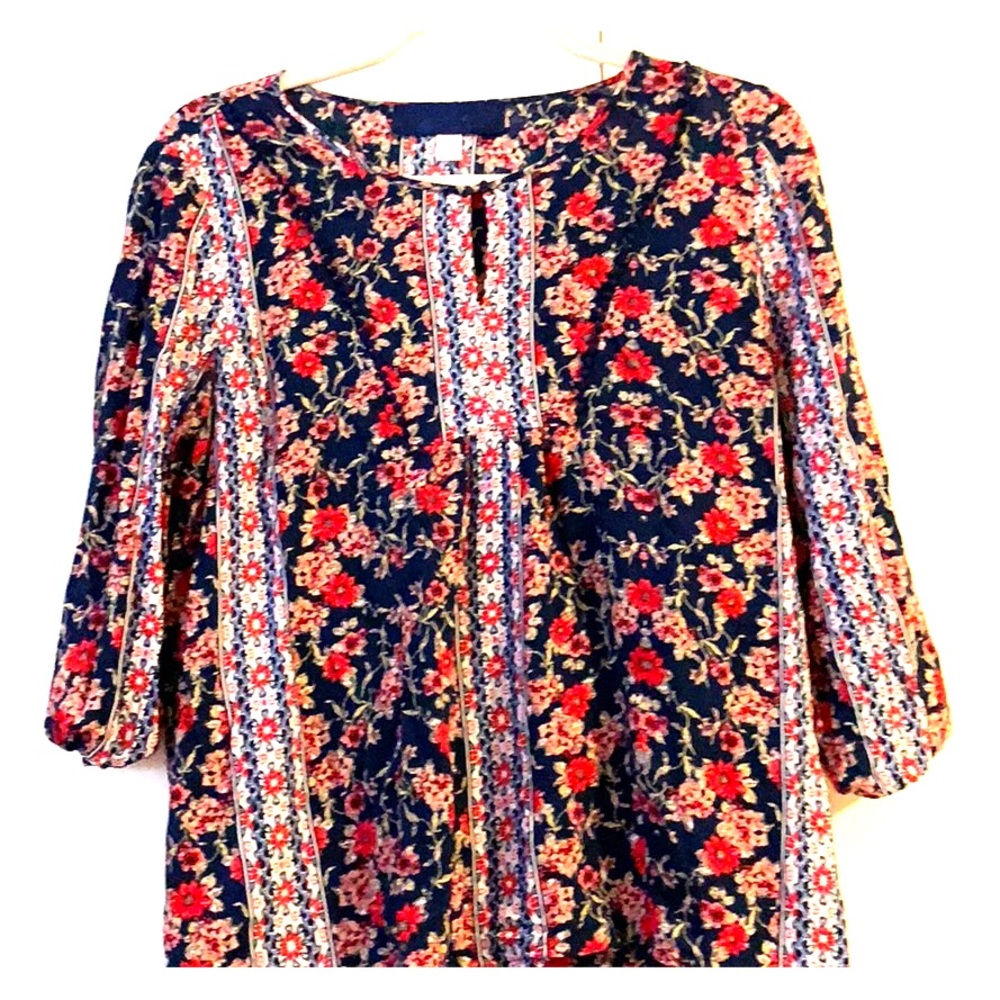 Quarter length sleeve top
